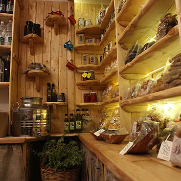 Traditional earth products at Sifanto in Sifnos