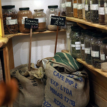 Legumes and spices in Sifnos